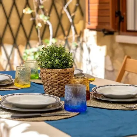 Lägenhet Spacious Two-room With Private Courtyard Alghero