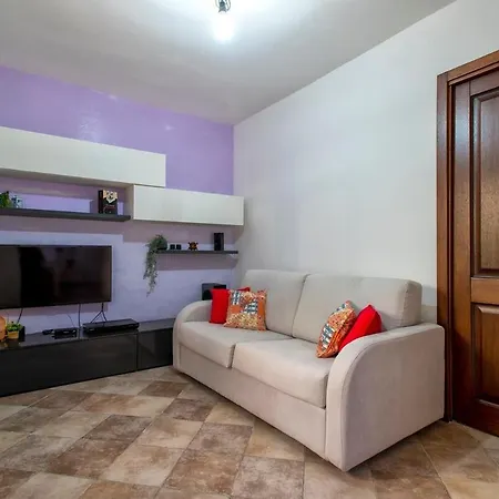 Spacious Two-room With Private Courtyard Διαμέρισμα *