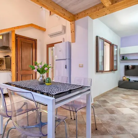 Spacious Two-room With Private Courtyard Διαμέρισμα Αλγκέρο