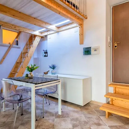 Spacious Two-room With Private Courtyard 아파트 알게로
