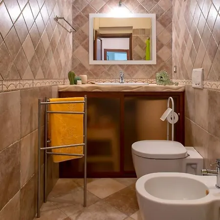 Spacious Two-room With Private Courtyard Διαμέρισμα *