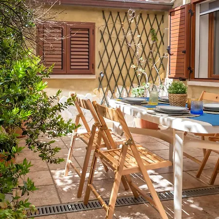 Spacious Two-room With Private Courtyard Alghero