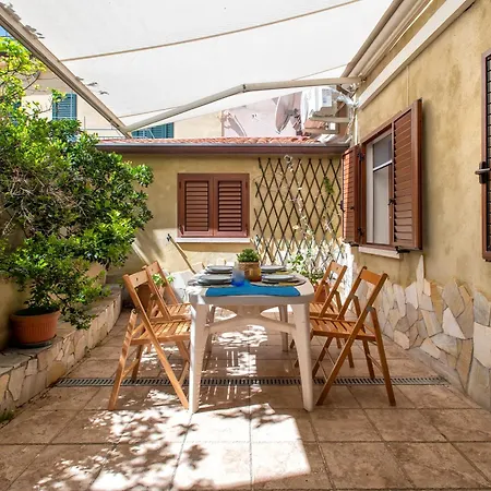 Appartement Spacious Two-room With Private Courtyard