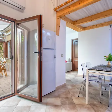 Spacious Two-room With Private Courtyard Appartement Alghero