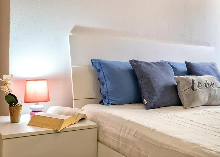 公寓 Spacious Two-room With Private Courtyard