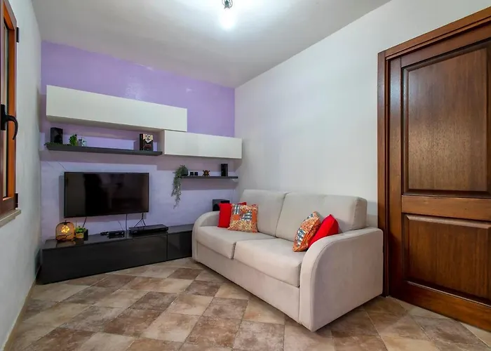 Spacious Two-room With Private Courtyard 公寓 *