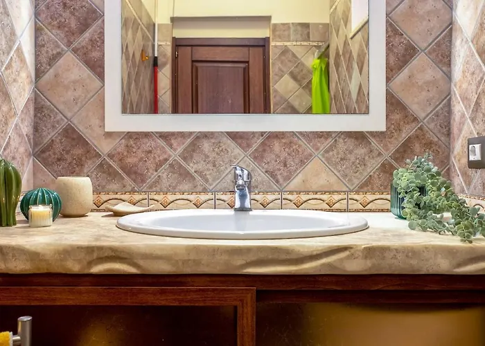 Spacious Two-room With Private Courtyard * 阿尔盖罗