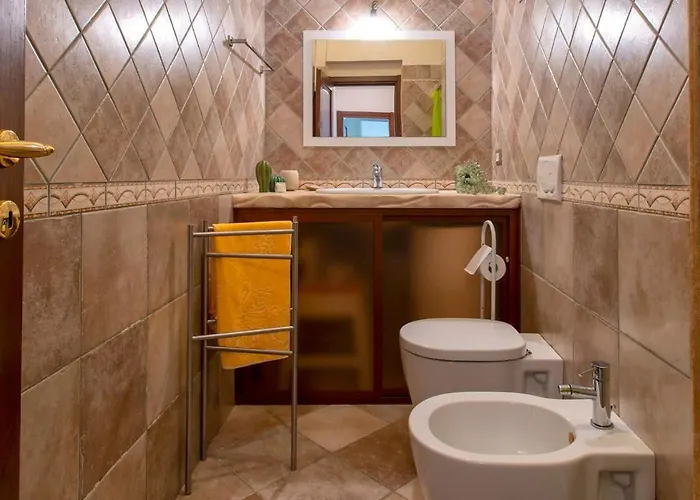 Spacious Two-room With Private Courtyard 公寓 *